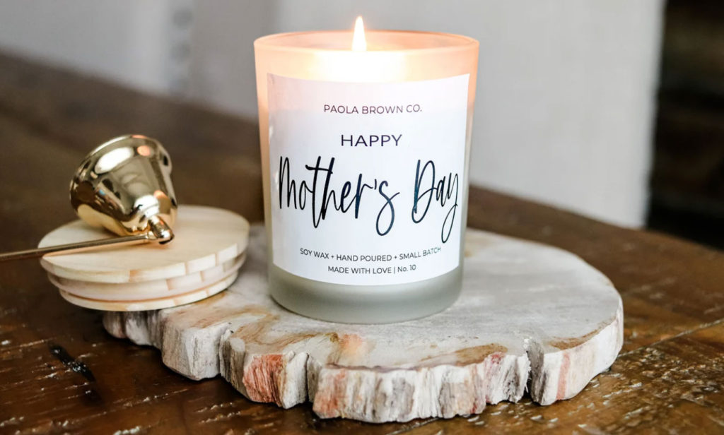 Mother's Day candle made of soy wax. 